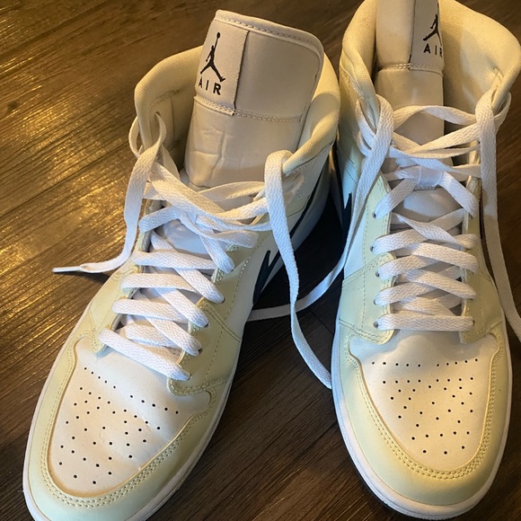 Nike Air Jordan 1 Mid Coconut Milk - Picture 5 of 7